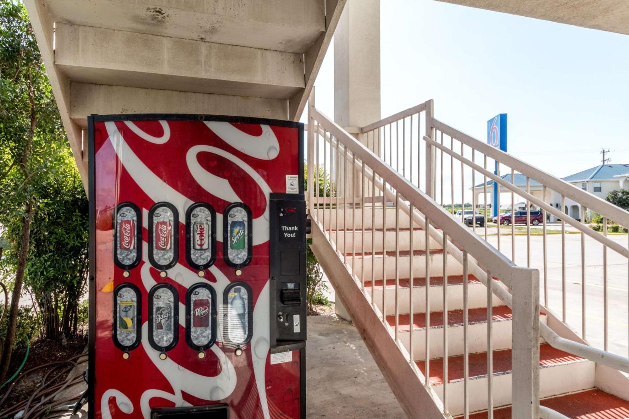 Motel 6 Seguin Tx ภายนอก รูปภาพ