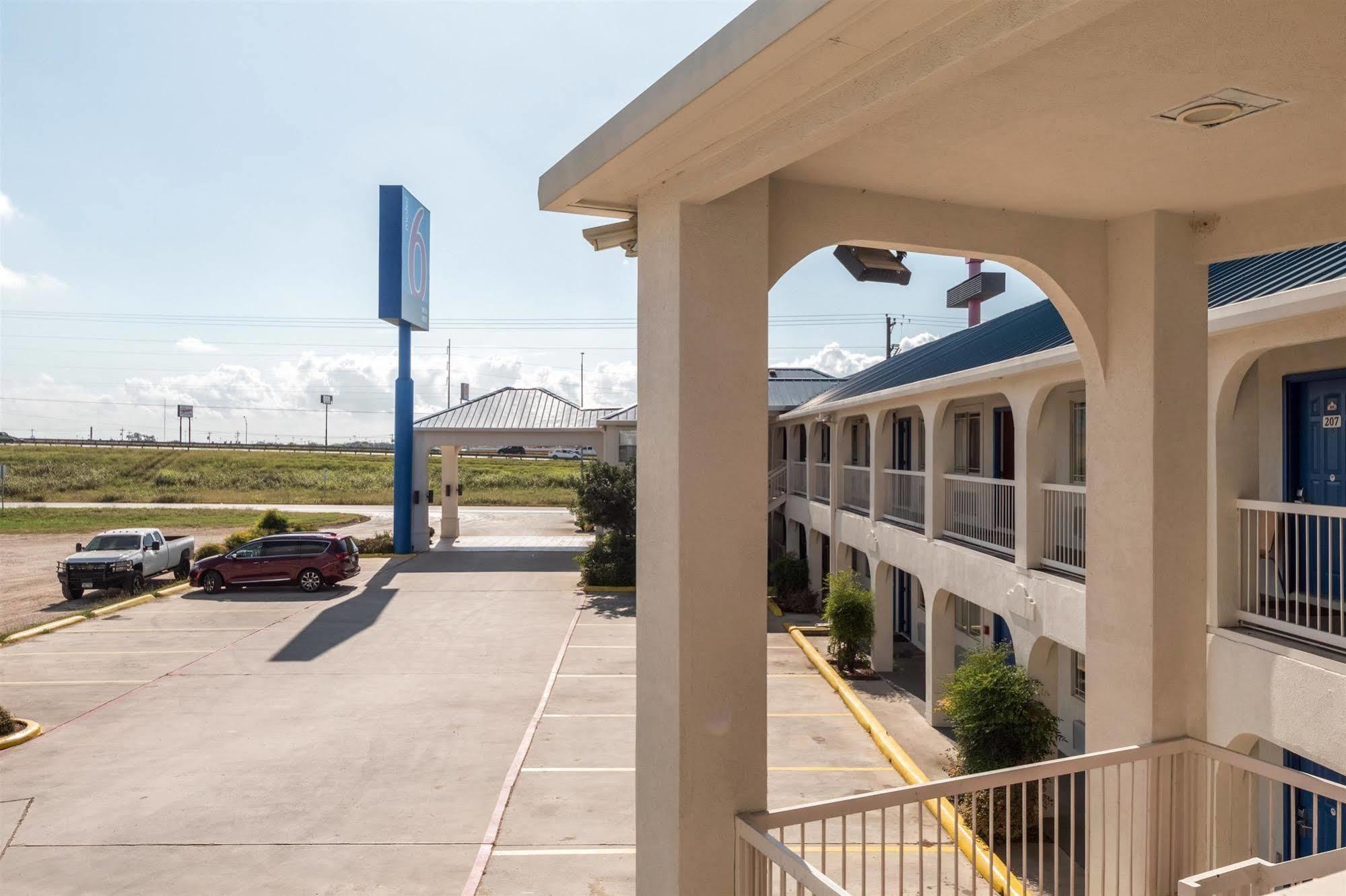 Motel 6 Seguin Tx ภายนอก รูปภาพ