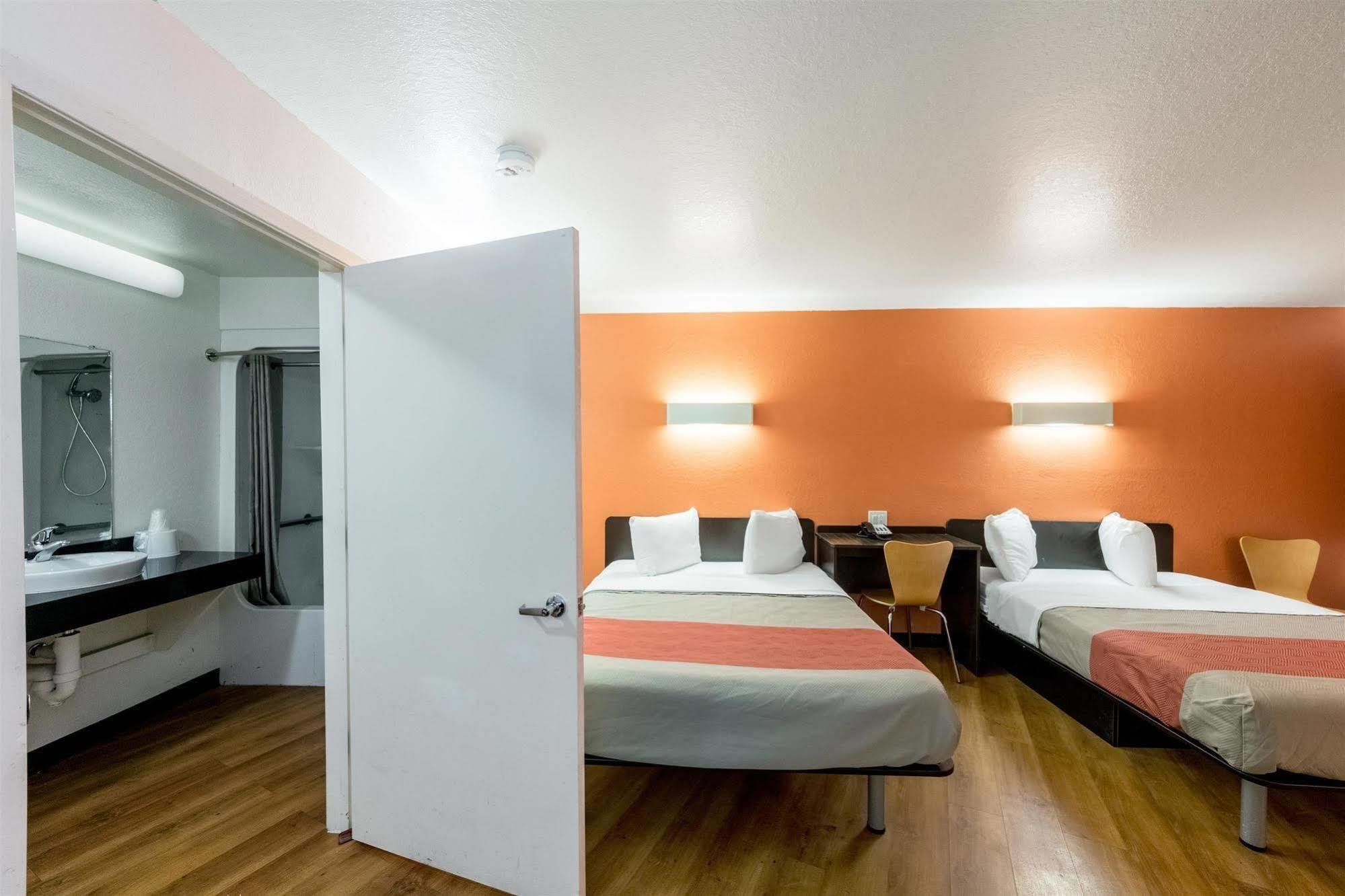 Motel 6 Seguin Tx ภายนอก รูปภาพ