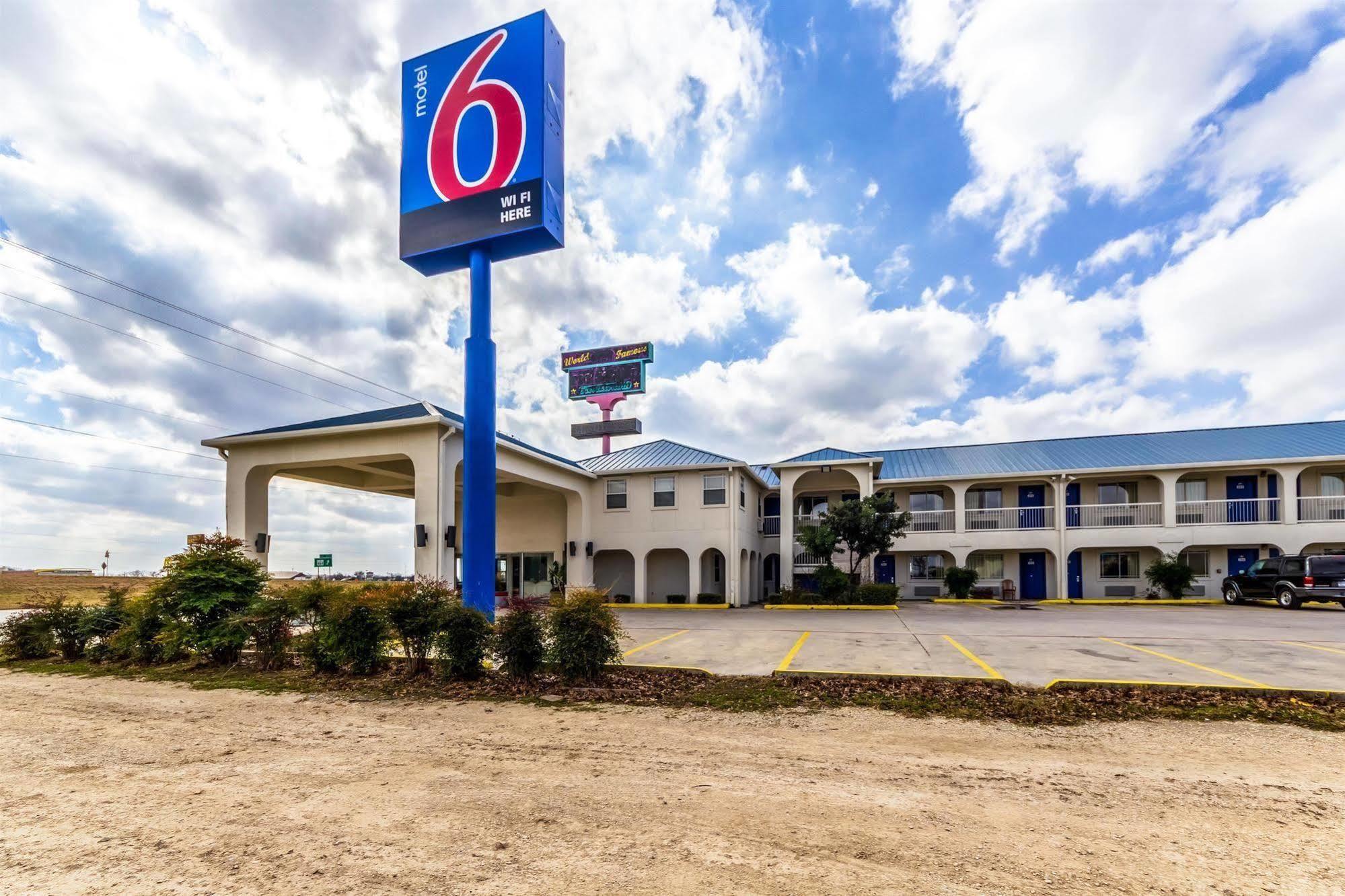Motel 6 Seguin Tx ภายนอก รูปภาพ